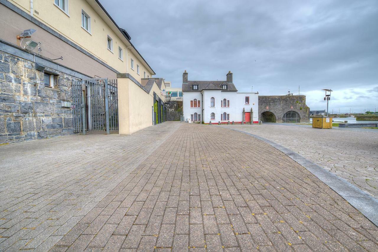 Spanish Arch Galway Exterior photo